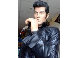 Statue Elvis En Cuir Avec Micro